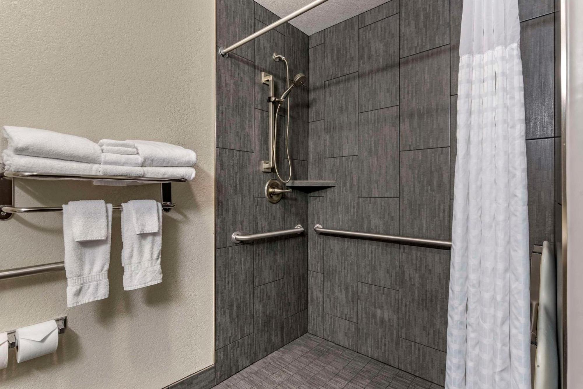 Comfort Inn & Suites Tualatin - Lake Oswego South Ngoại thất bức ảnh